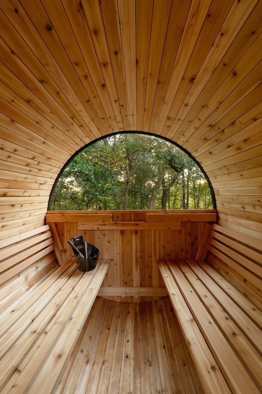 Six-person barrel sauna with a window onto the woods. Sweat it out while gazing nature 🔥