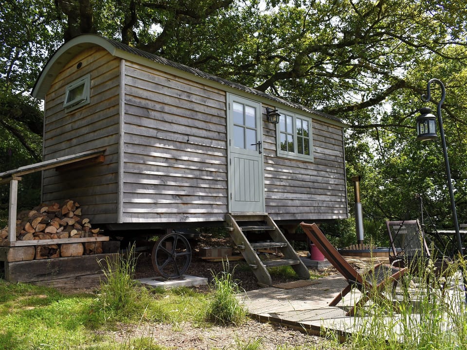 Stunning shepherd hut | Romney Hut - Tilbury Farm, West Bagborough, near Taunton