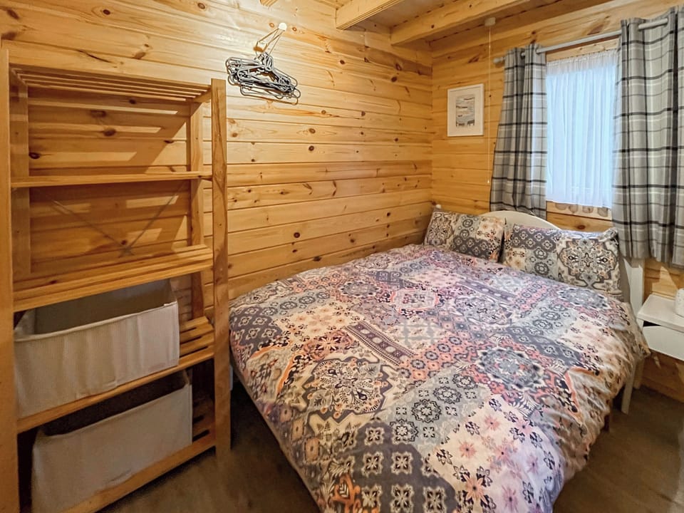 Double bedroom | Log Cabin Five - Bacchus, Sutton-on-Sea