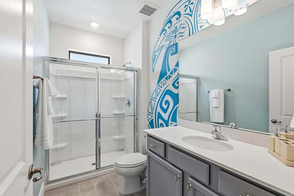 Two Twins Suite Bathroom 5 Shower  - Moana Theme