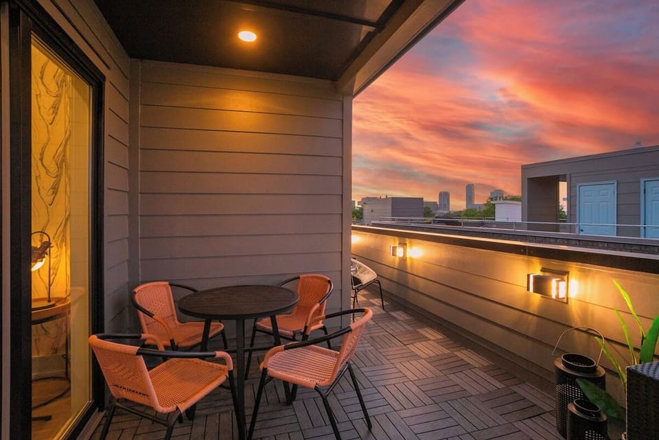 Captivating Deck w/City Views