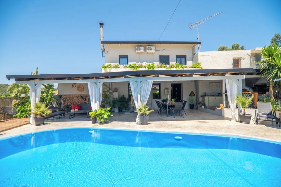 Building Exterior, Outdoor, Pool