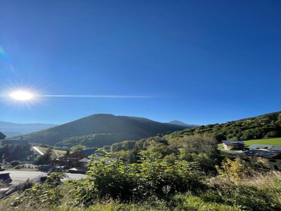 Region [summer] (>5 km)