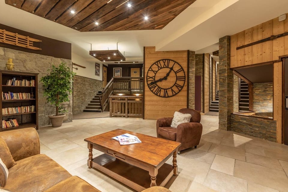 Entrance / Reception