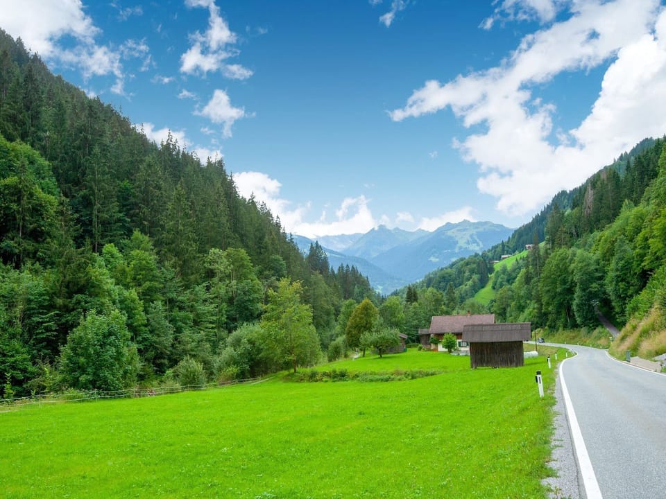Surroundings [summer] (1-5 km)