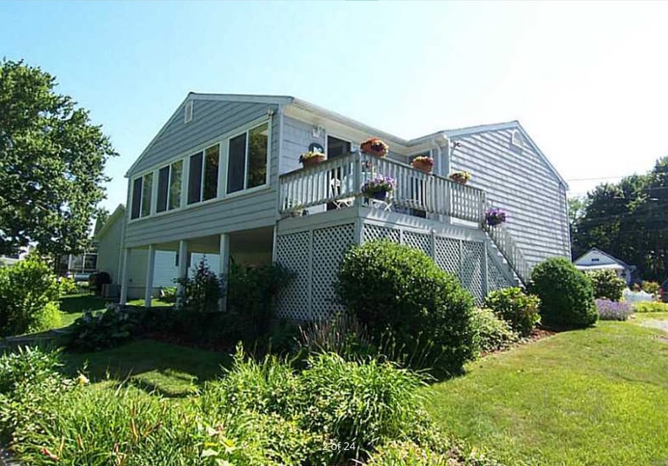 Corner lot. Side view