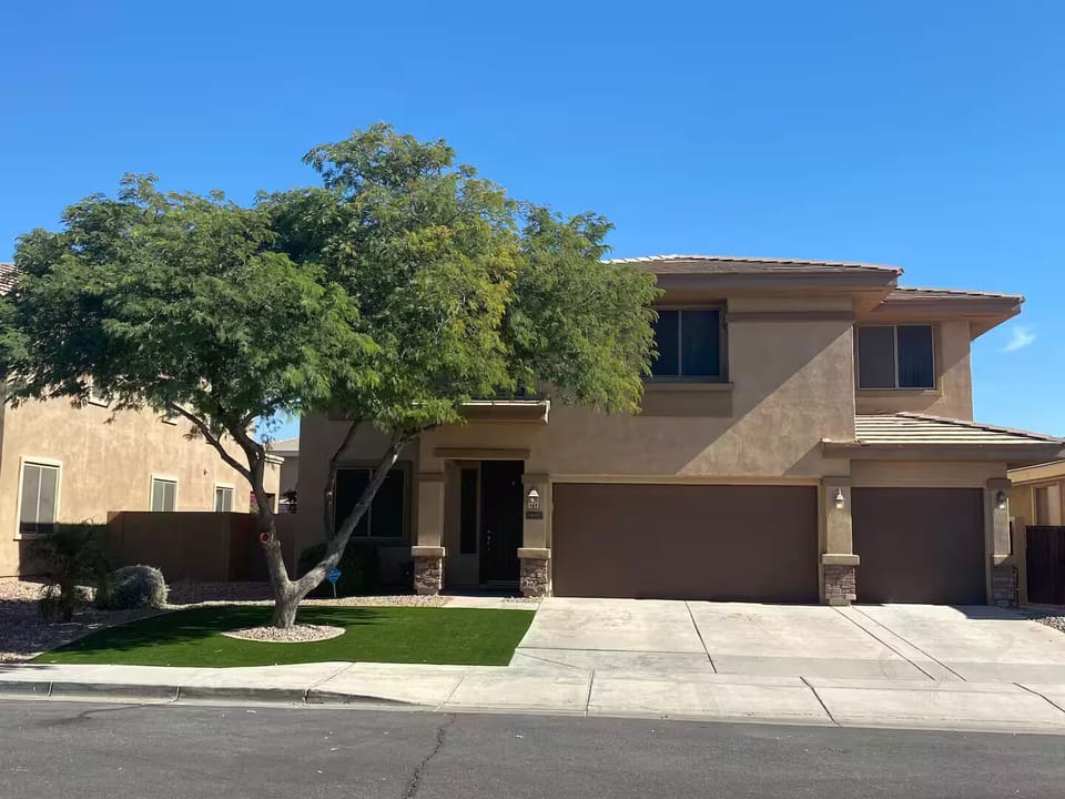 Beautiful 2 level home!