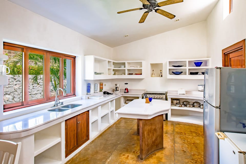 Full kitchen with all appliances. 
