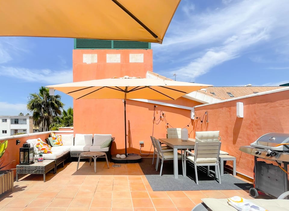 Stunning 40m2 private rooftop terrace with a jacuzzi, sun loungers, dining area