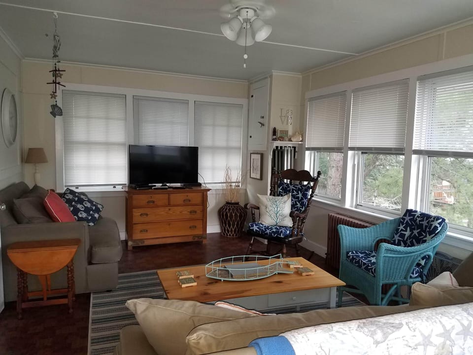 Sunroom - 11 windows; fantastic ocean views.