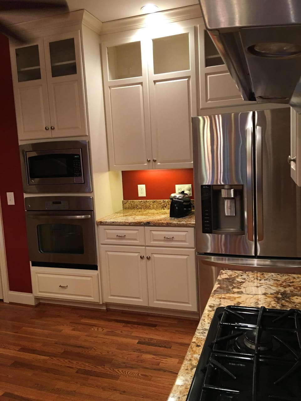 Well equipped kitchen, granite countertops, 3 door refrigerator, gas cooktop