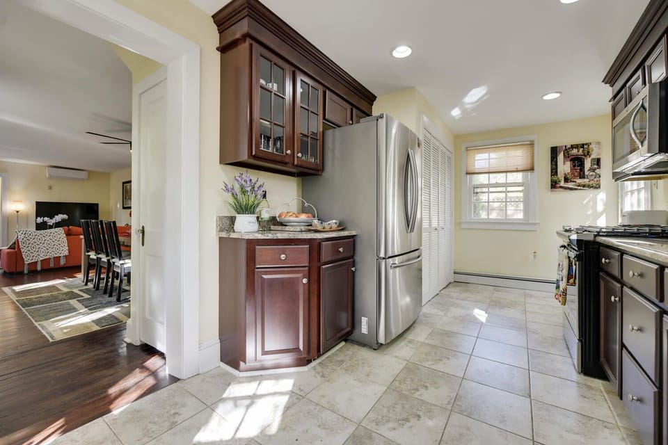 Large Full Kitchen