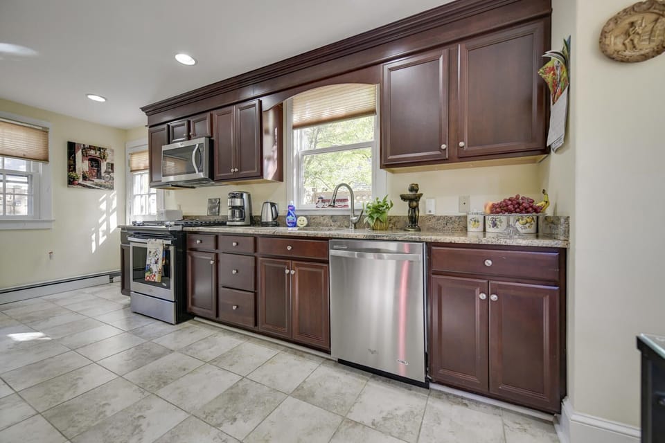 Large Full Kitchen