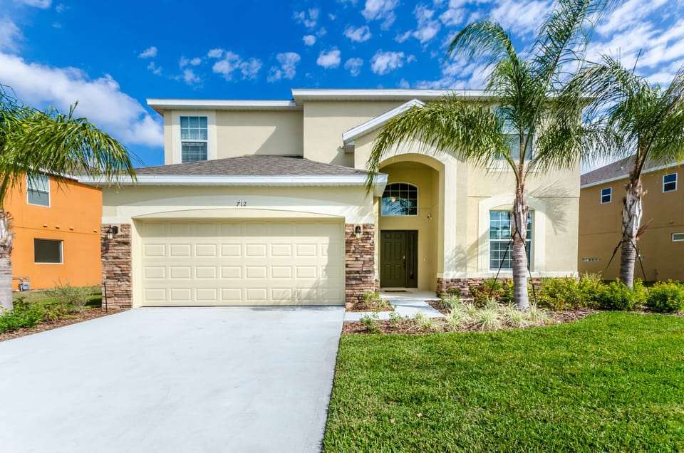 The Beautiful and Spacious Acacia Grove @ Watersong