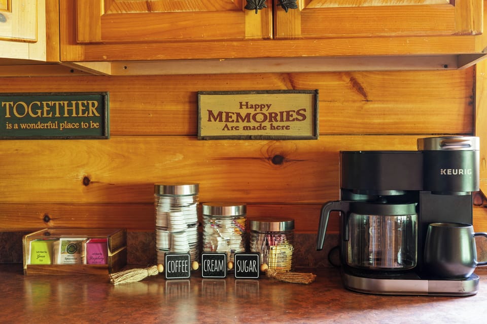 Duo Coffee Maker with full pot brew and single pod brew options
