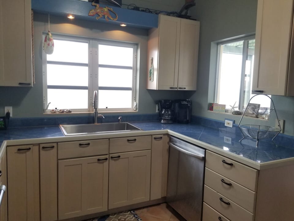 Views of the Caribbean sea, pool, and deck make food prep & cleanup enjoyable