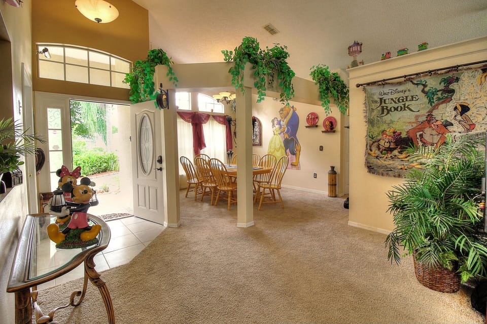 Vacation Layout and Decor with lots of space for all to spend time together. 