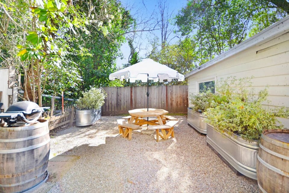 Picnic table
