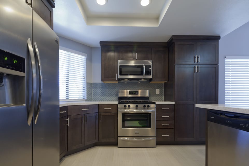 Fully equipped kitchen with view of the swimming pool