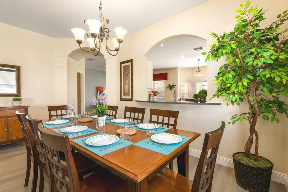 The dining area seats 6 and expands to 10 comfortably with 2 leafs