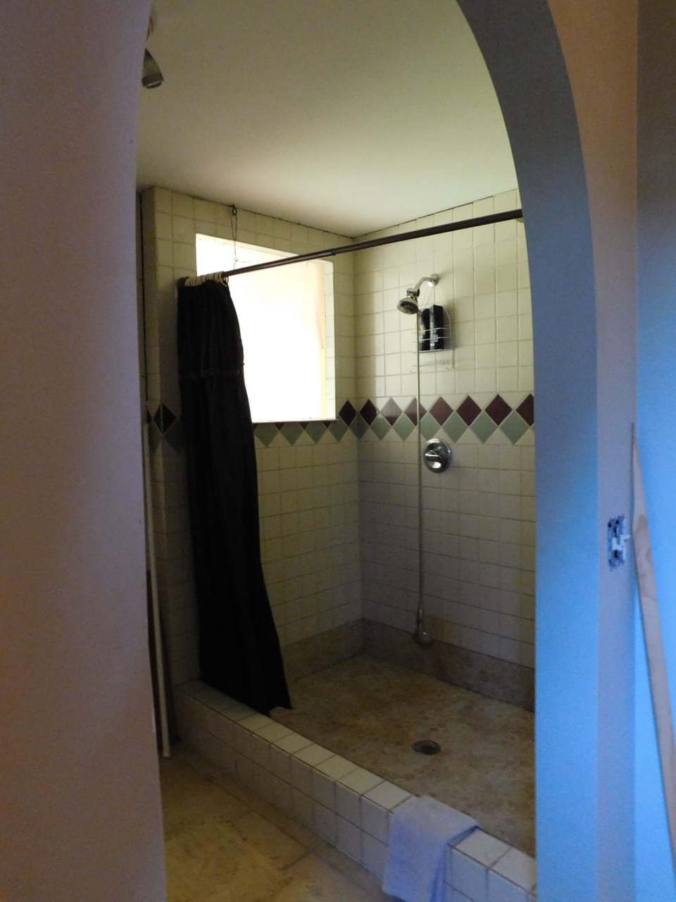 Dual shower - massage or rain 
