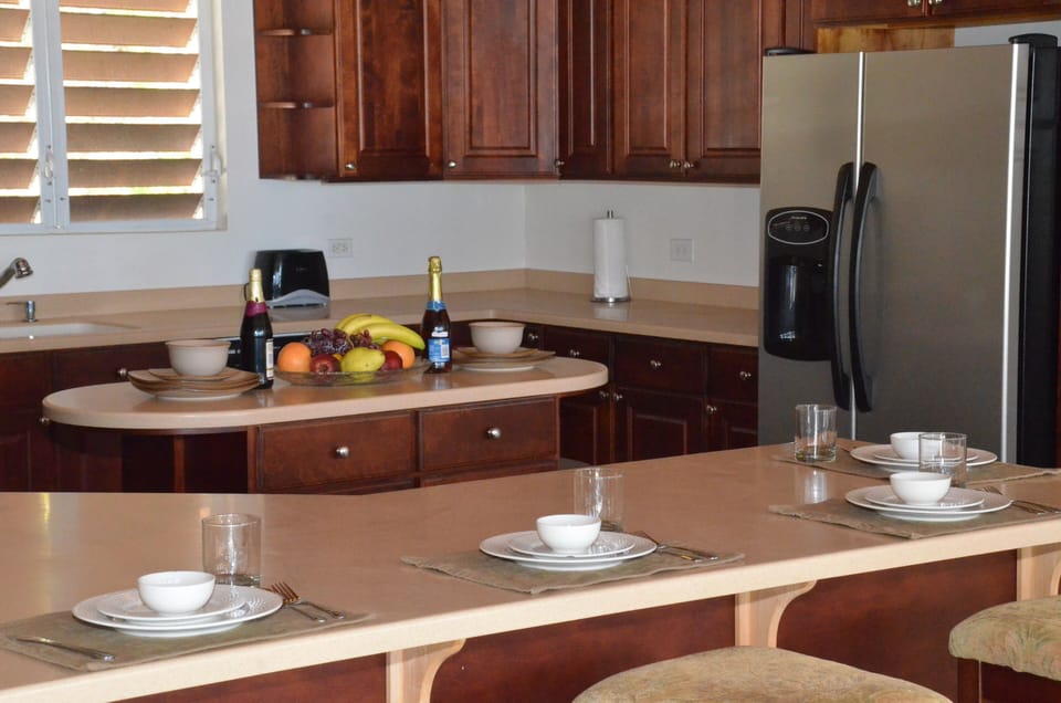 Kitchen & Bar