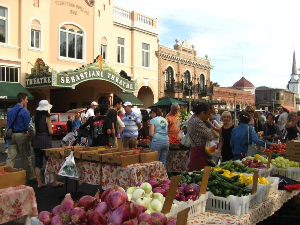 Weekly summer farmers` market