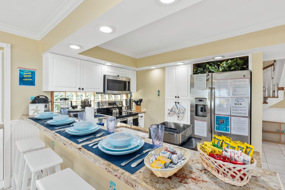 Breakfast/dining counter. Indoor & outdoor dining seats 20+