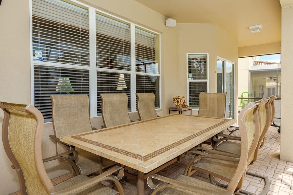 Outdoor dining