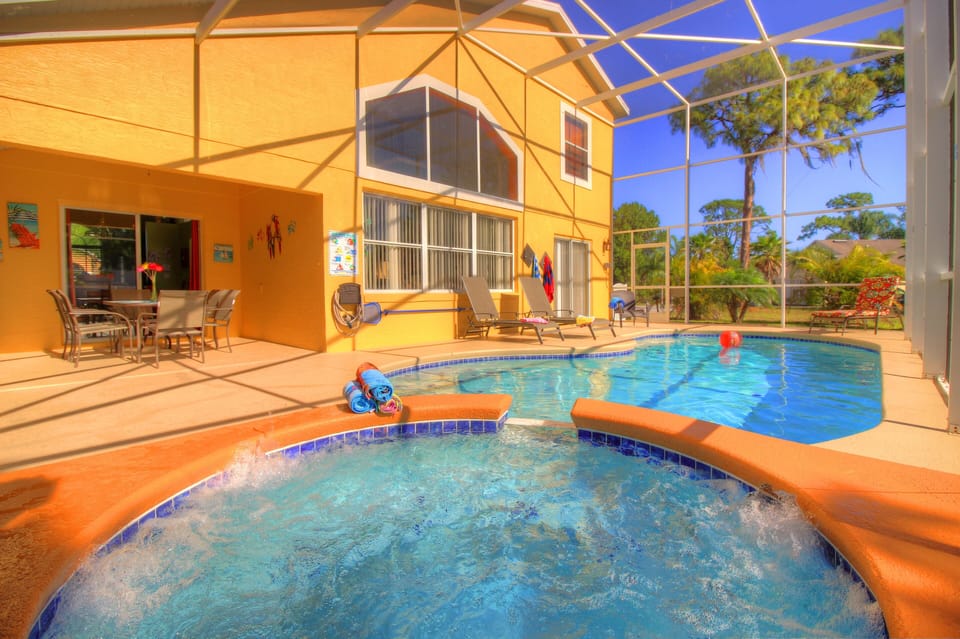 Enjoy the Florida Sun in a superbe  Pool & SPA - Very private tropical garden