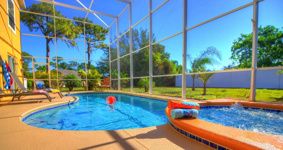 Enjoy the Florida Sun in a superbe  Pool & SPA - Very private tropical garden