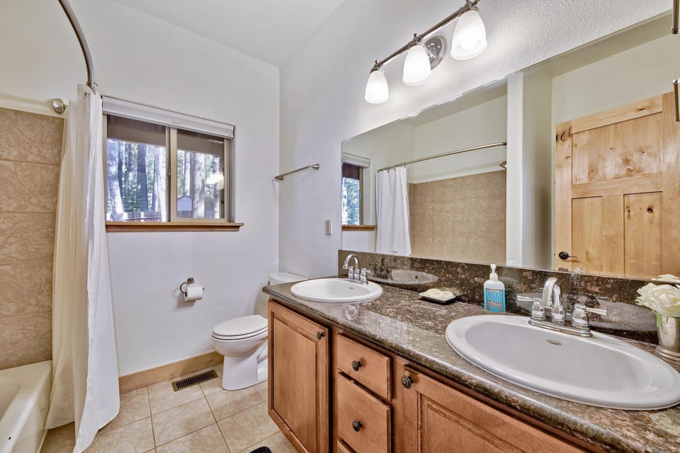 Third bedroom's bathroom