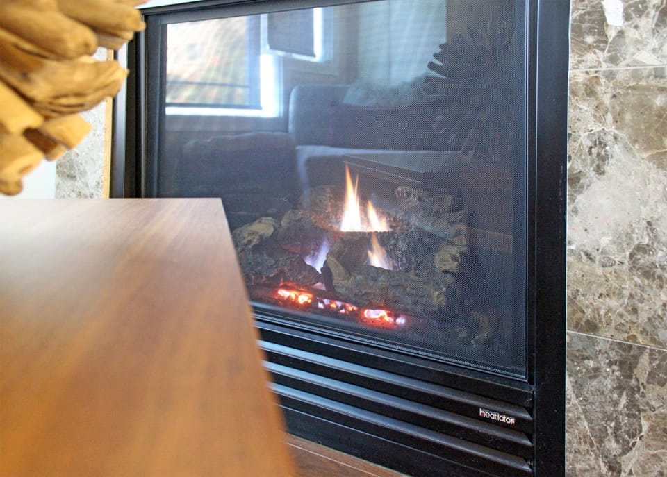Gas fireplace which can quickly warm up the living room