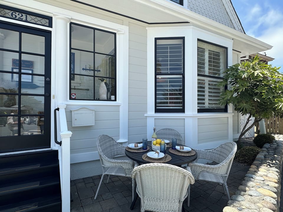 Enjoy a morning or afternoon beverage and ocean views while people-watching.