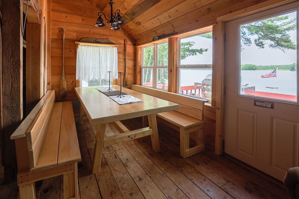 Dinning room table enough room for the whole family