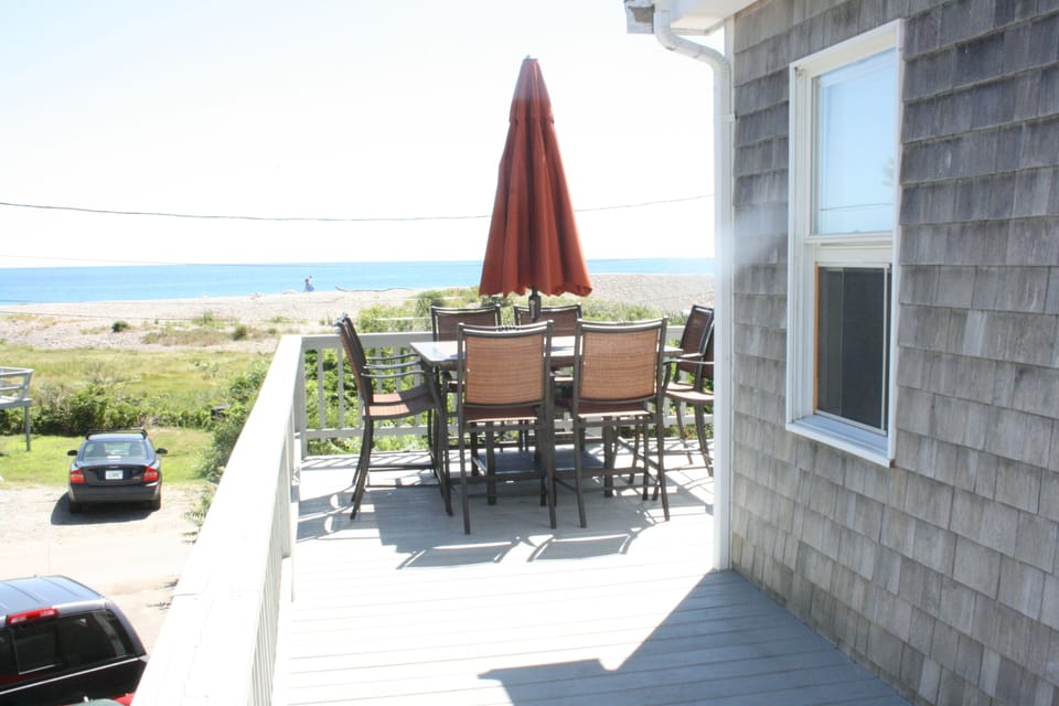 Large high top table w/seating for 8