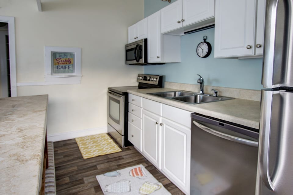 Full kitchen, range, microwave, dishwasher