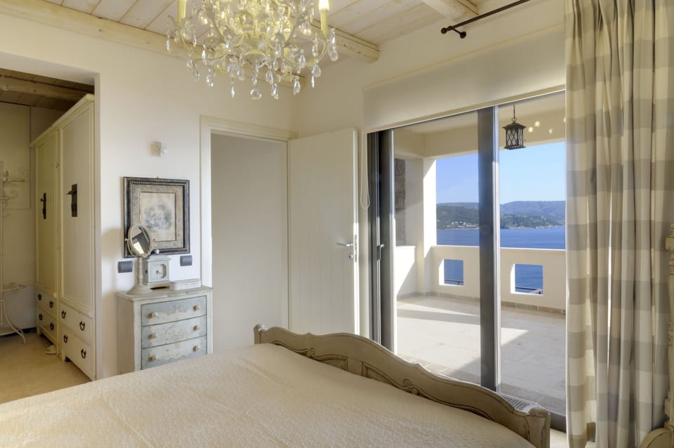 Upper ensuite bedroom with its own verada