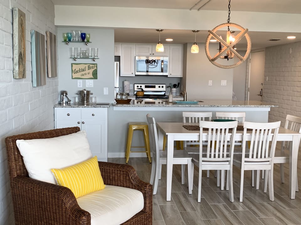Open area for all to enjoy while cooking, eating or relaxing. 