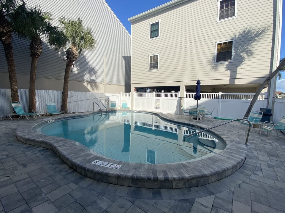 Large shared pool with heating!