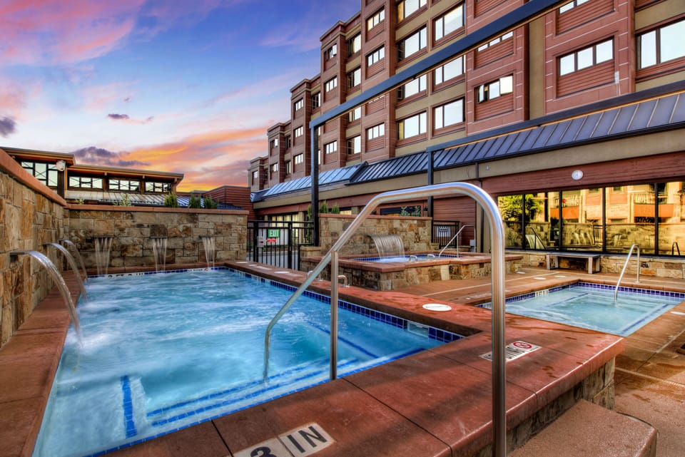 4 hot Tubs, Fire Pits, Health Clud and Indoor-Outdoor Pool
