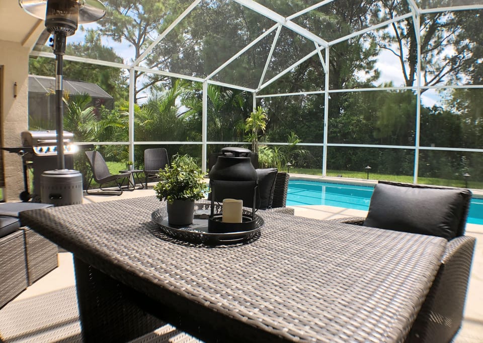 Private pool lounge