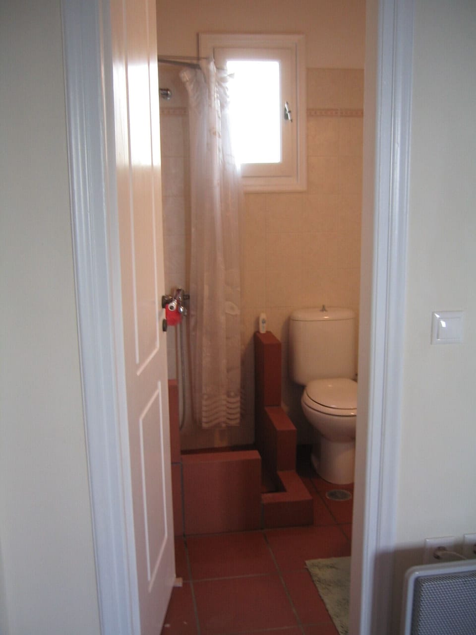 Upper Level Bathroom & Shower.