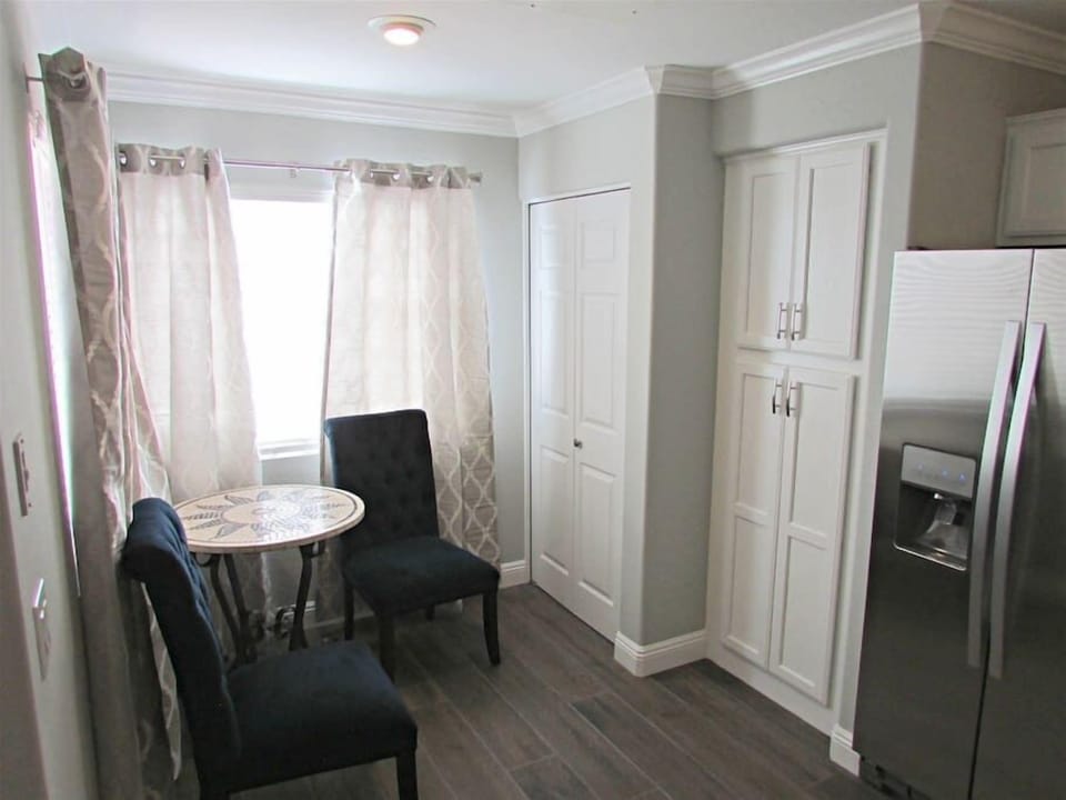 Table for 2 in the breakfast nook