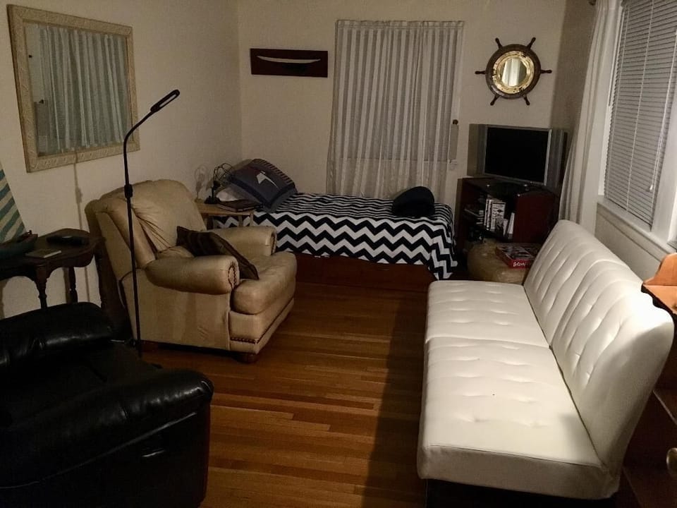 Front room/bed and futon.