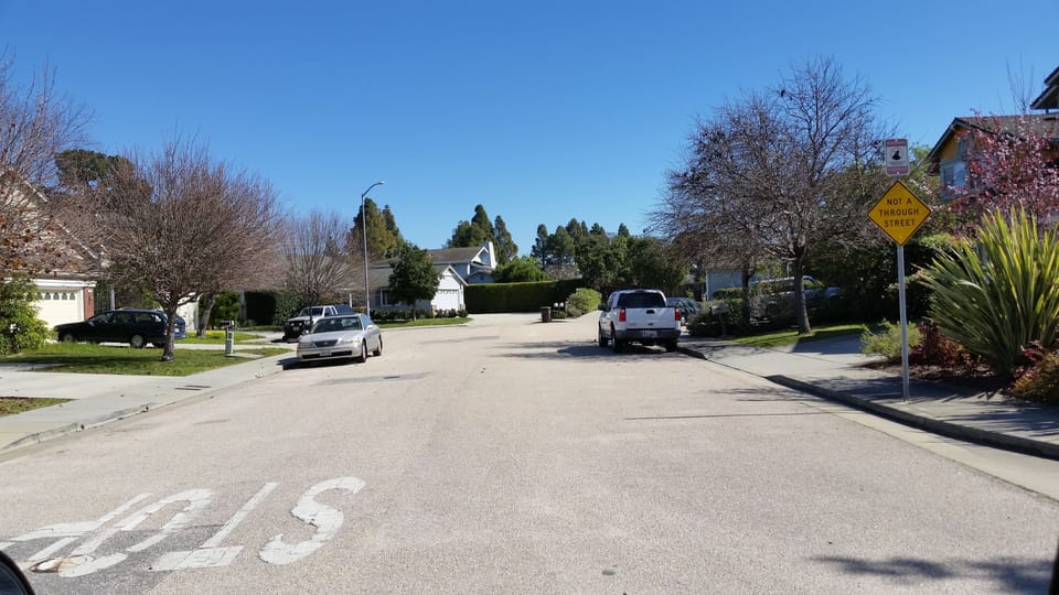 Quiet Court with plenty of parking. Safer for kids more private & less congested