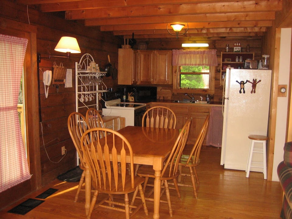 Kitchen & Dining Area