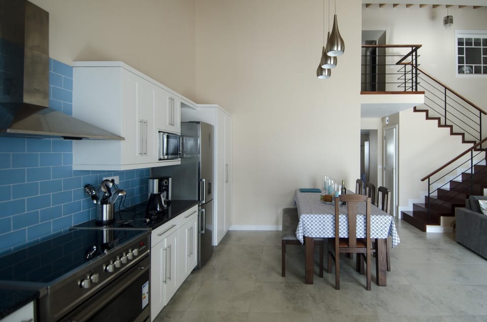 Kitchen /dining room table