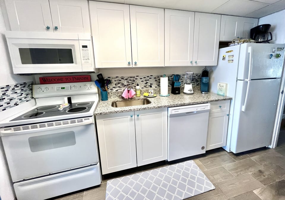 Remodeled Kitchen - range, microwave, full sink, fridge/icemaker, dishwasher