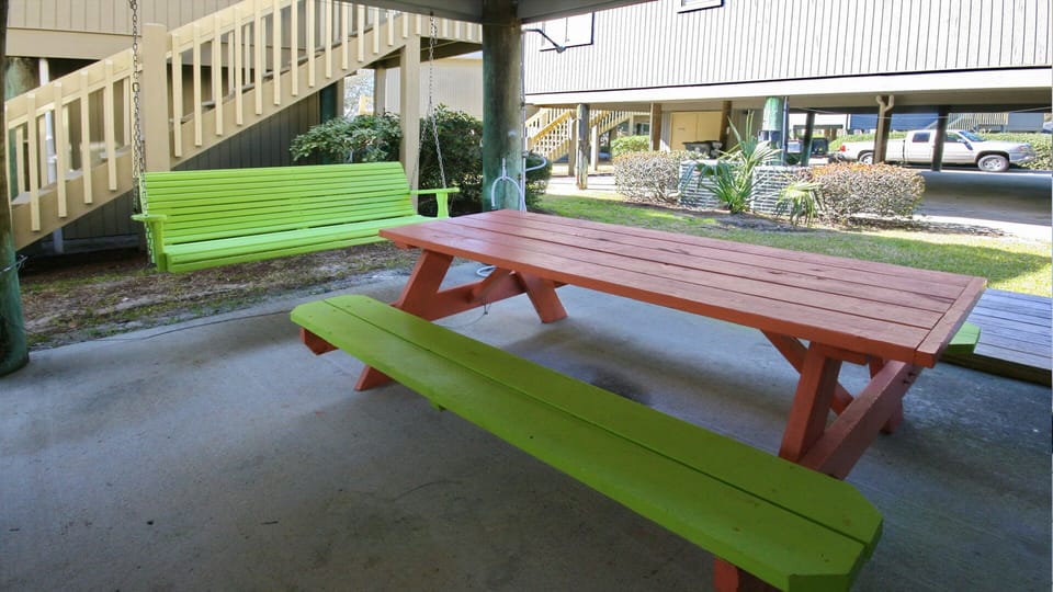 outdoor lounge area, located underneath the cottage